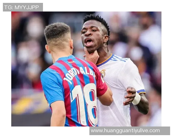 卡马乔谈维尼修斯情绪波动与阿隆索适应首赛季的挑战